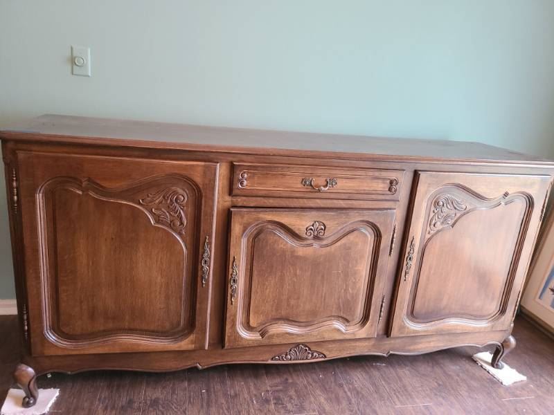 Buffet 32 x 78 x 21(handles in drawer)