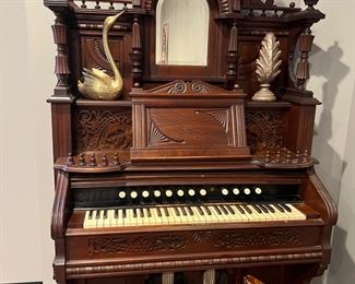 Pump organ