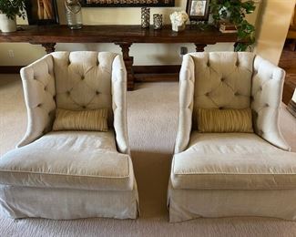 Ebanista Tufted "Elba" Chair

Sold separately. $2,000.00 each

Dimensions: 36.5"W x 36"D x 37.5"H