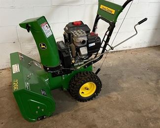JOHN DEERE 726E SNOW BLOWER