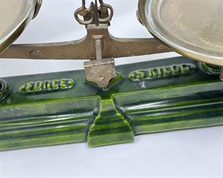 ANTIQUE AMERICAN ENAMEL SCALE