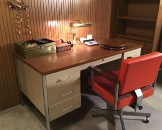 Sturdy desk & chair