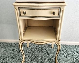 c 1960 Drexel "Touraine" French Provincial White w/ Gold Accents Small End/ Occasional Table w/ Drawer