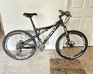 YETI Mountain Bicycle Carbon ASR5C - 2013 model in good condition! 