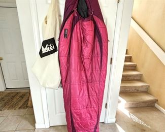 REI Women's Mummy Style Zenith -5 degree sleeping bag with carrying bag.  