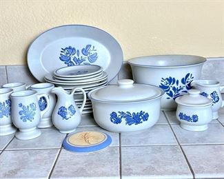 Pfaltzgraff Yorktowne Dinnerware Set