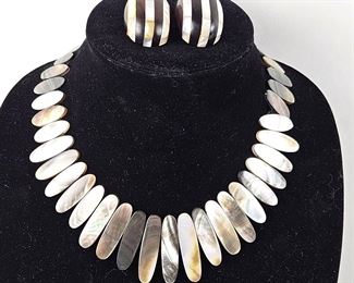 Gorgeous Mother of Pearl Flat Bead Necklace in Chocker Style Plus Matching Striped Earrings