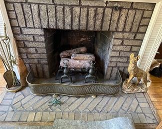 Fireplace skirt Andirons & Implements