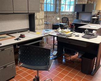 Bush industries office furniture, very well made, interchangeable 