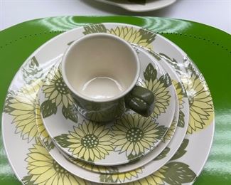 Charming Daisey Kitchen Dishes