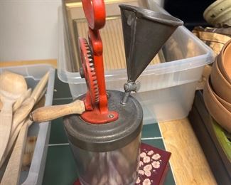 Kitchen Gadget for Mixing ingredients & Making Mayonnaise Elma