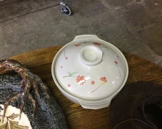 Vintage bowl with lid