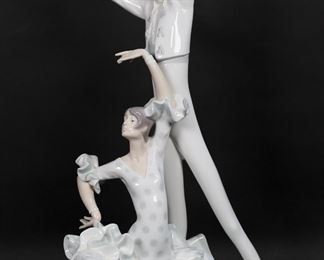        128	Lladro Porcelain Figure Group Flamenco Dancers	Lladro porcelain figure group, Flamenco Dancers. 19 1/4"H x 13"W.


