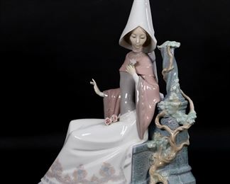        149	Lladro Porcelain Figure Medieval Lady	Lladro porcelain figure, Medieval Lady. Blue Lladro mark to the underside. 14 1/2"H x 11 1/2"W.

