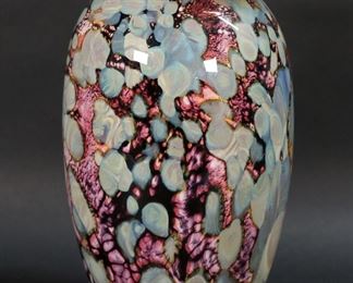        171	Robert Eickholt Art Glass Vase	Robert Eickholt art glass vase. Signed on the underside Eickholt and dated 1996. 9 1/8"H.
