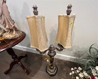 Dual shade lamp