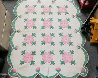 Quilt w/Pink Flowers 