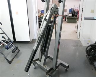 Pittsburgh Automotive Heavy Duty 2 Ton Folding Engine Crane 