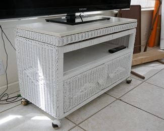 White Wicker Furniture TV Set 