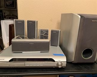 Stereo with speakers