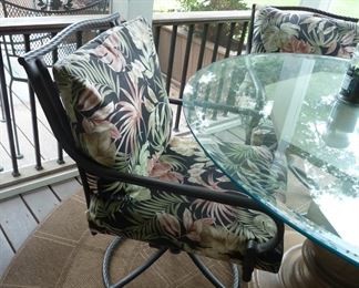 4 swivel porch chairs with cushions and table