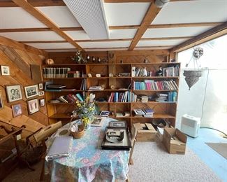 A Brandt Ranch Oak Table & Chairs
