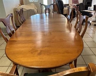 Maple dining table with 6 chairs and 2 leaves