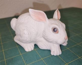 RC9089 Vintage Porcelain White Boehm Newborn Bunny Rabbit Figurine Made in USA https://www.ebay.com/str/agesagoestatesales