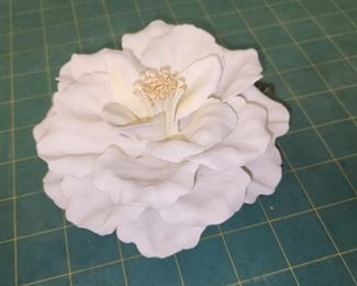 RC9094 Boehm Porcelain Camellia Figurine Made in England https://www.ebay.com/str/agesagoestatesales