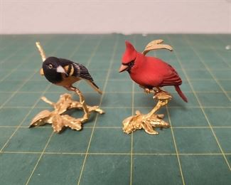 RC9127 Boehm Miniature Porcelain Red Cardinal Oriole Perched on Gold Branch https://www.ebay.com/str/agesagoestatesales