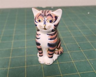 RC9128 Royal Crown Derby Imari Sitting Cat English Bone China Made in England https://www.ebay.com/str/agesagoestatesales