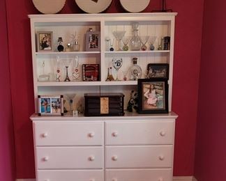 White chest with shelves 