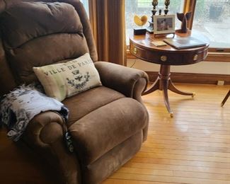 Recliner and round drum table