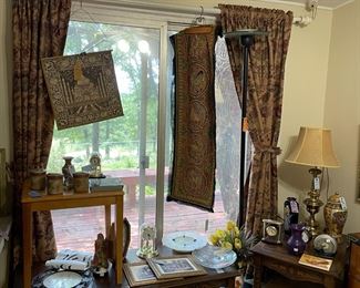 Coffee table w/matching side table, small table, wall hangings