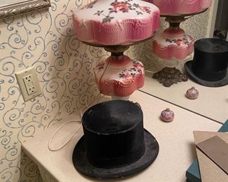 Top hat, Gone-with-the-Wind lamp