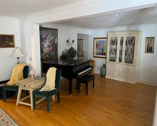 Baby Grand, Display cabinet, art