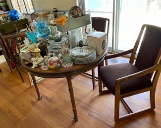 Table and four chairs 