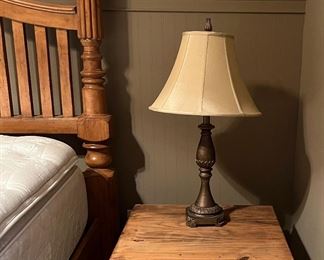 Knotty Pine End Table, Table Lamp
