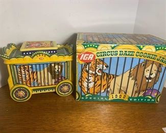 IGA Circus Daze Cookie Jar - Lion and Tiger