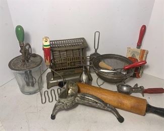 Lot of Vintage Housewares/Utensils