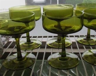 vintage champagne glasses - stunning!