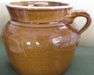 Stoneware bean pot