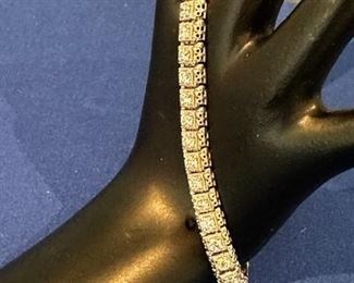 14kt diamond bracelet 5 cts total wt