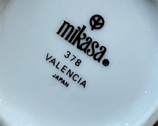 Vintage Mikasa Tea Set, Valencia 70s Orange Flowers. Set includes Teapot, Sugar, Creamer, 6 Cups & Saucers. Photo 3 of 3.