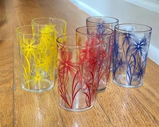 Se of 6 Vintage Yellow, Red & Blue Flower Motif Glasses.