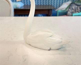 Lladros Porcelain Swan Figurine. Photo 1 of 2.