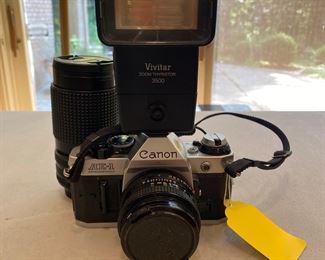 Canon AE-1 camera w/flass & extra lens