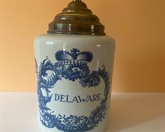 Delft Delaware jar