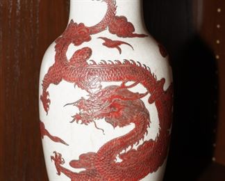 Red/white Asian dragon vase