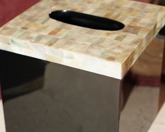 Oggetti mother of pearl bathroom accessories